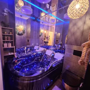 Wola Wyjatkowe Z Jacuzzi, Sauna I Fotelem Do Masazu - Exceptional In With Jacuzzi, Sauna And Massage Chair Apartament